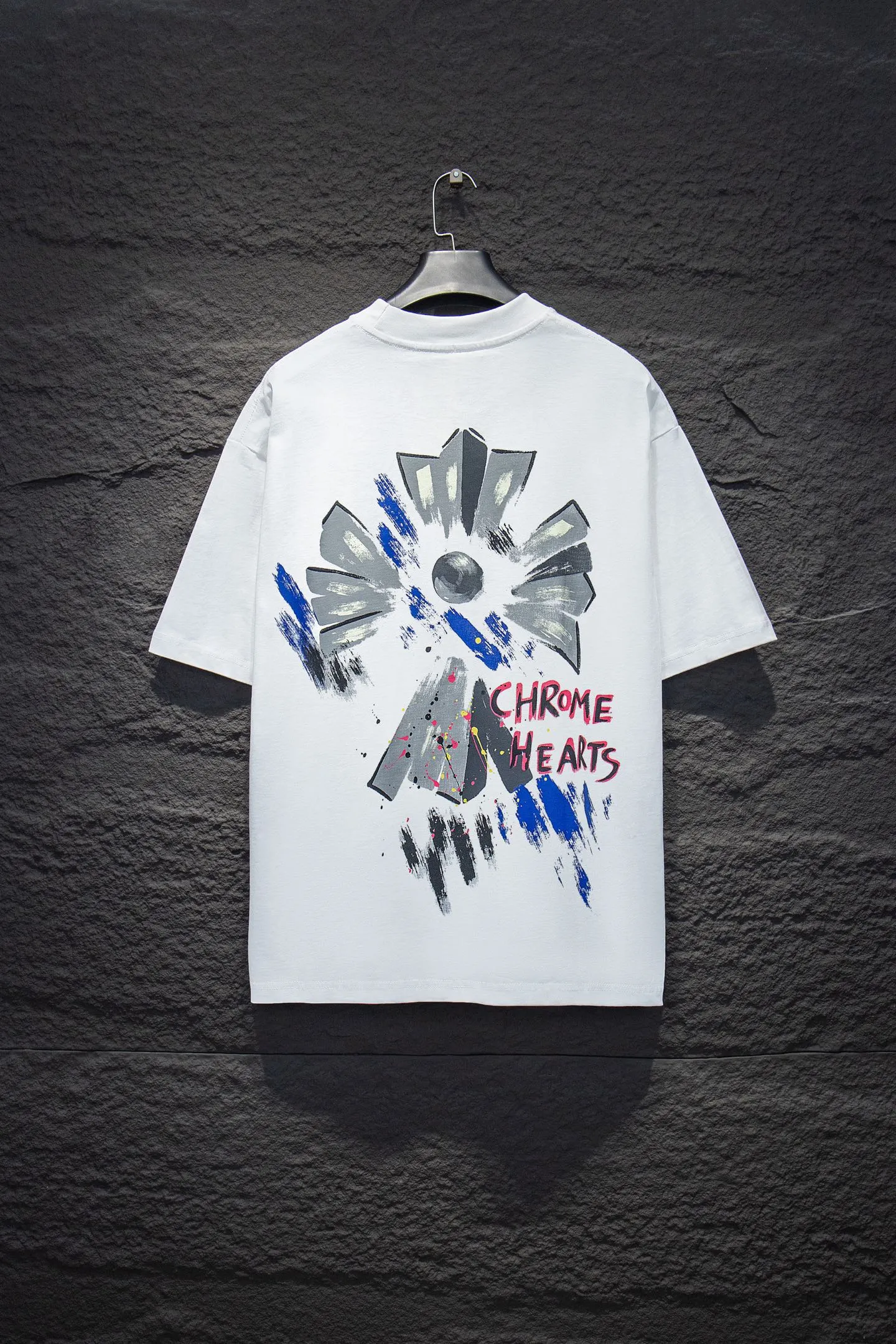 🅿️180 Style No.: 7042# Chrome hearts• 25ss ⚠YB custom-woven and custom-dyed fabrics, colors, prints, styles, and accessories. The fabrics are woven by imported machines. The uniqueness of the cloth texture creates a perfect garment effect. The fabric is made of 260-gram clean cloth with 320-gram 1*1 ribs. 4-color environmentally friendly custom-dyed fabrics, threads in the same cylinder, no color difference.  Gradient graffiti on garments, hand-made graffiti technology on garments, the details of the collar, pockets, cuffs, and front and rear threads are clearly visible. The printing uses Japanese BROTHER white ink digital direct-injection garment printing. This model is a global limited edition. In order to present a product like a work of art, after a long period of repeated determination of details, a very high-standard garment is presented. The front chest is made of direct-injection printing environmentally friendly glue material, using a mechanized printing process. Mechanical printing has high precision, the positioning accuracy can reach ±0.02mm, and the quality is stable.   The body is treated with graffiti elements, which greatly increases the interest of the clothing; it has a unique visual effect. The special washing effect creates a unique aged effect.  Croix Heart Short Sleeve must be the first short-sleeved piece in spring and summer that blurs the boundaries of unisex style. It has a classic dropped shoulder oversize version and a loose and casual upper body.  Color: Black White Size: S M L XL